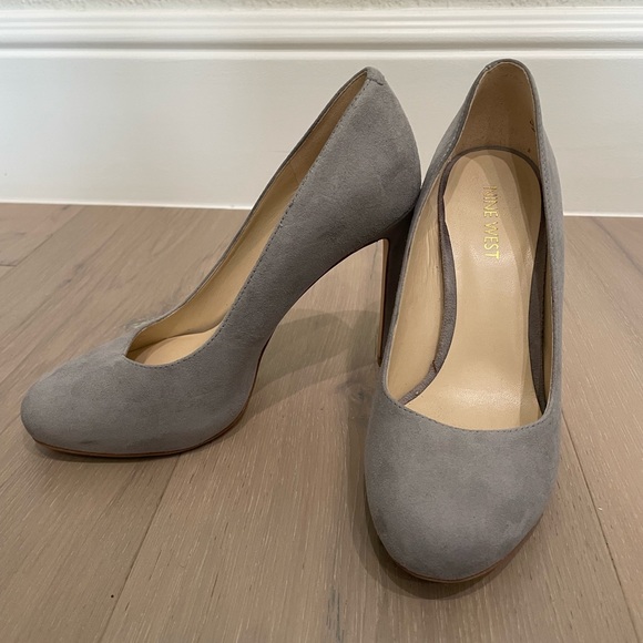 Grey suede heels size 6 Njne West - Picture 8 of 12